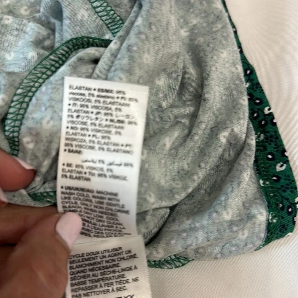 Amazon essentials really soft green floral maxi dress size md. - Picture 8 of 14